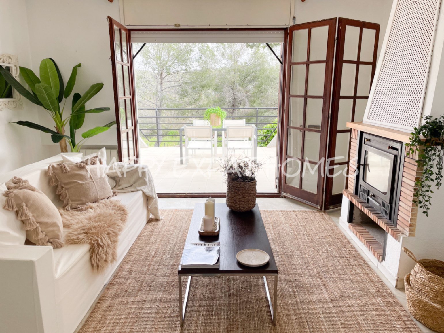 Unglaubliches Doppelhaus mit TOURISTISCHER LIZENZ und privatem Wald. Mit etwas Liebe und einigen Renovierungen hat diese Immobilie das Potenzial, eine