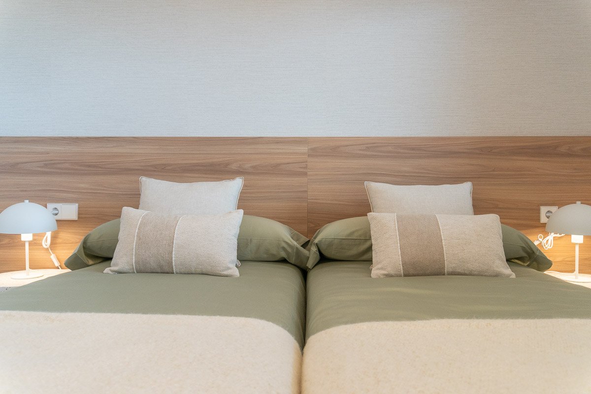  In der begehrten Gegend von Playa Flamenca gelegen, bietet diese Wohnanlage eine Auswahl von 43 Wohneinheiten, die darauf ausgelegt sind, die Bedürfn