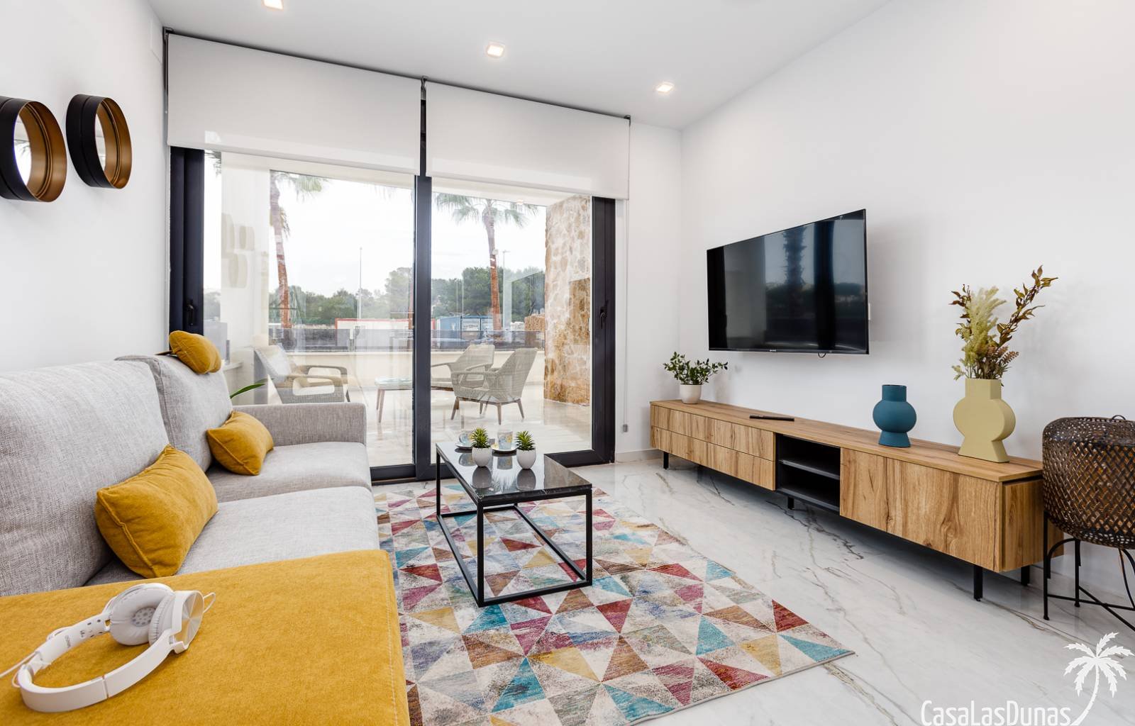  Diese neue Wohnanlage besteht aus 106 Wohnungen mit großen Terrassen. Komplett eingerichtete Apartments mit 2 Schlafzimmern und 2 Bädern und Penthäus