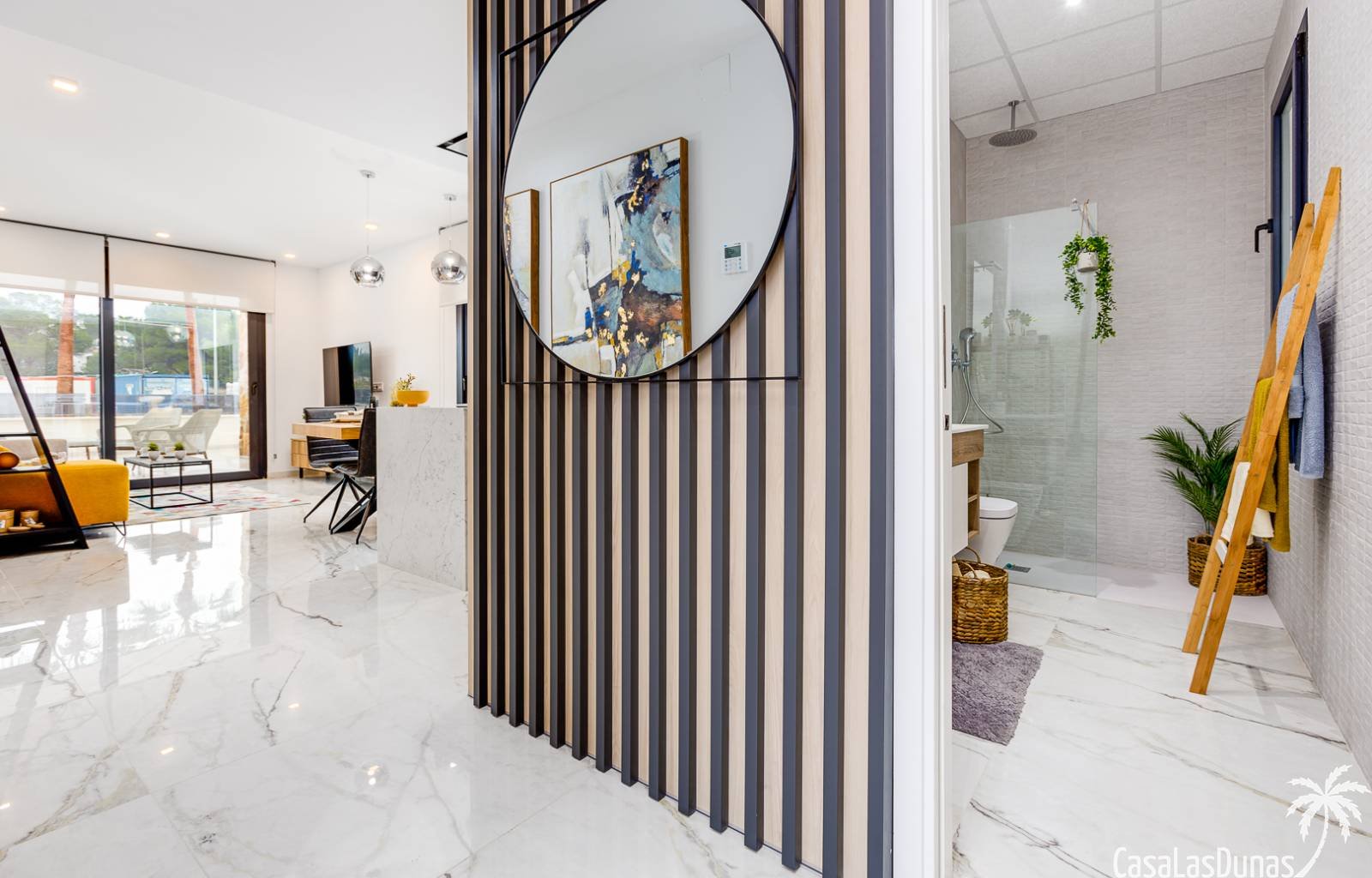  Diese neue Wohnanlage besteht aus 106 Wohnungen mit großen Terrassen. Komplett eingerichtete Apartments mit 2 Schlafzimmern und 2 Bädern und Penthäus