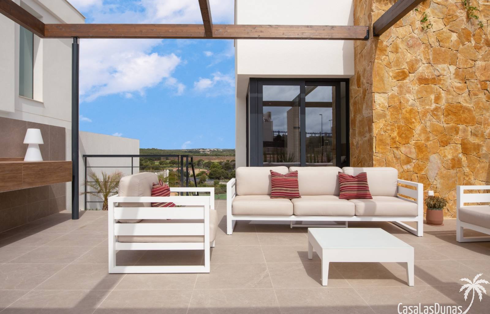  Die Luxusvillen mit 4 Schlafzimmern und 4 Badezimmern bestehen aus einem Grunddesign mit zwei Höhen, das Platz zum Wachsen bietet. Die Häuser werden 