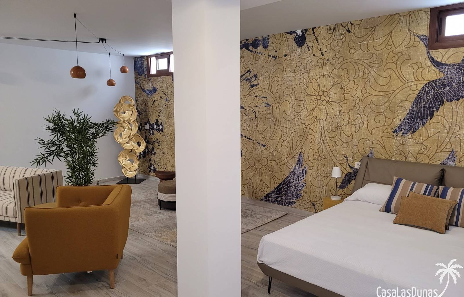  In dieser wunderschönen Villa am Strand atmen Sie Meer, Wärme, aber vor allem Fantasie und Ruhe. Es ist nur 200 Meter (!) von einem wunderschönen Str