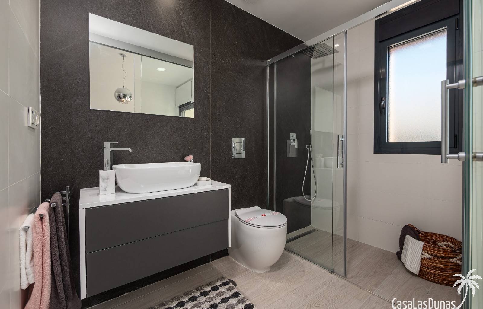  Dieses Projekt befindet sich im La Finca Golf Resort, das zur Stadt Algorfa südlich von Alicante gehört. Eine erholsame und gesunde Landschaft inmitt