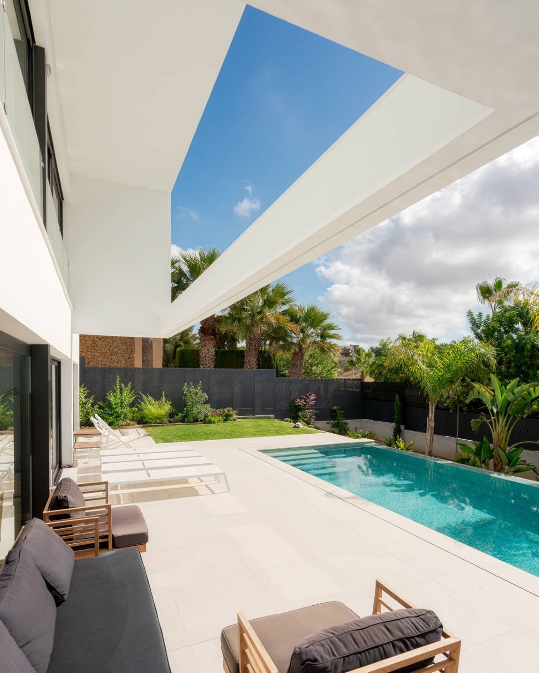  In der charmanten Stadt Molina de Segura gelegen, bietet dieser Wohnkomplex 34 unabhängige Häuser, die Komfort und Modernität vereinen. Die Immobilie