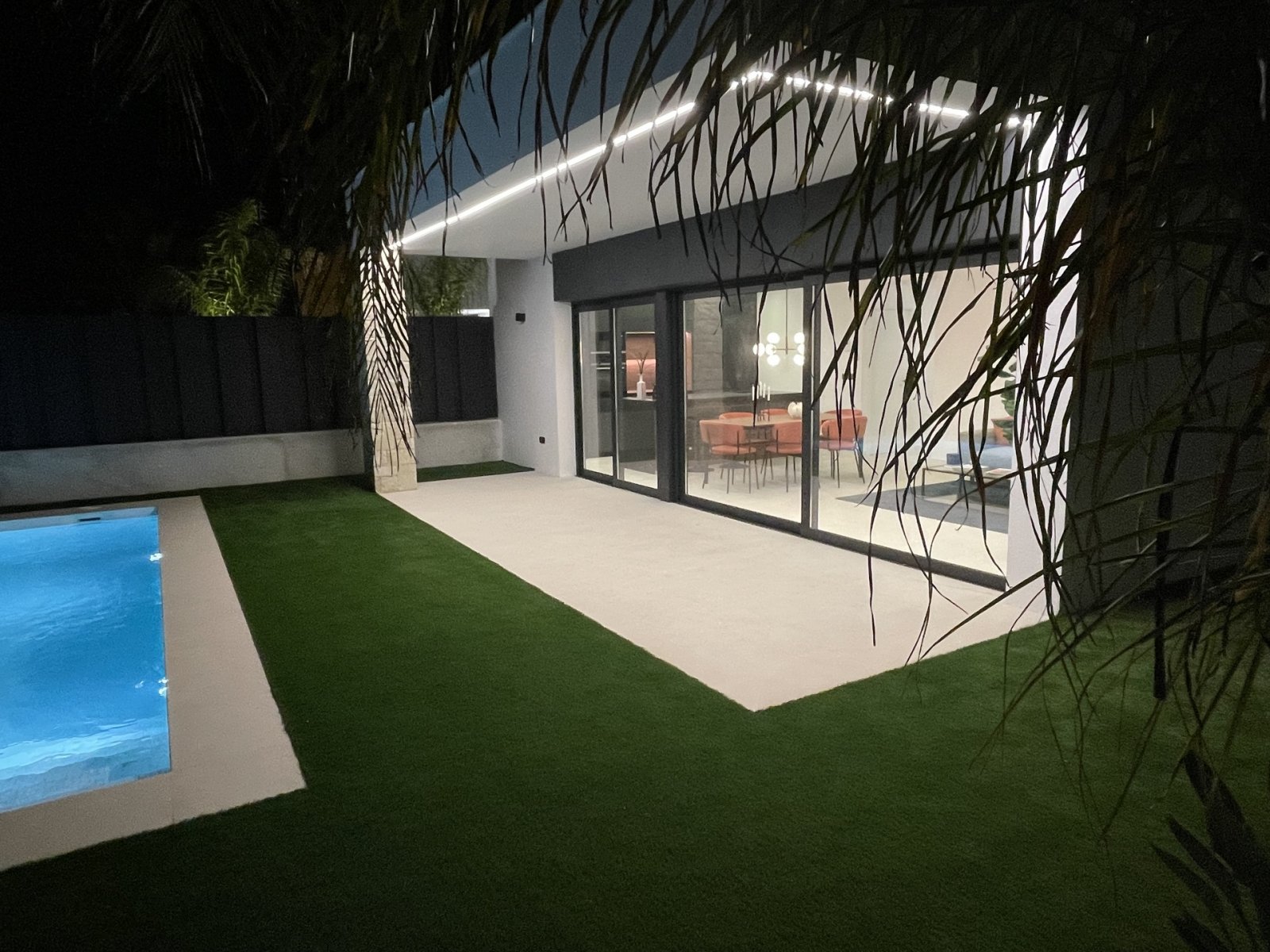  In der charmanten Stadt Molina de Segura gelegen, bietet dieser Wohnkomplex 34 unabhängige Häuser, die Komfort und Modernität vereinen. Die Immobilie