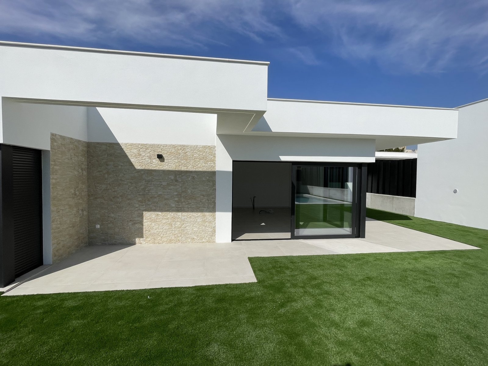  In der charmanten Stadt Molina de Segura gelegen, bietet dieser Wohnkomplex 34 unabhängige Häuser, die Komfort und Modernität vereinen. Die Immobilie