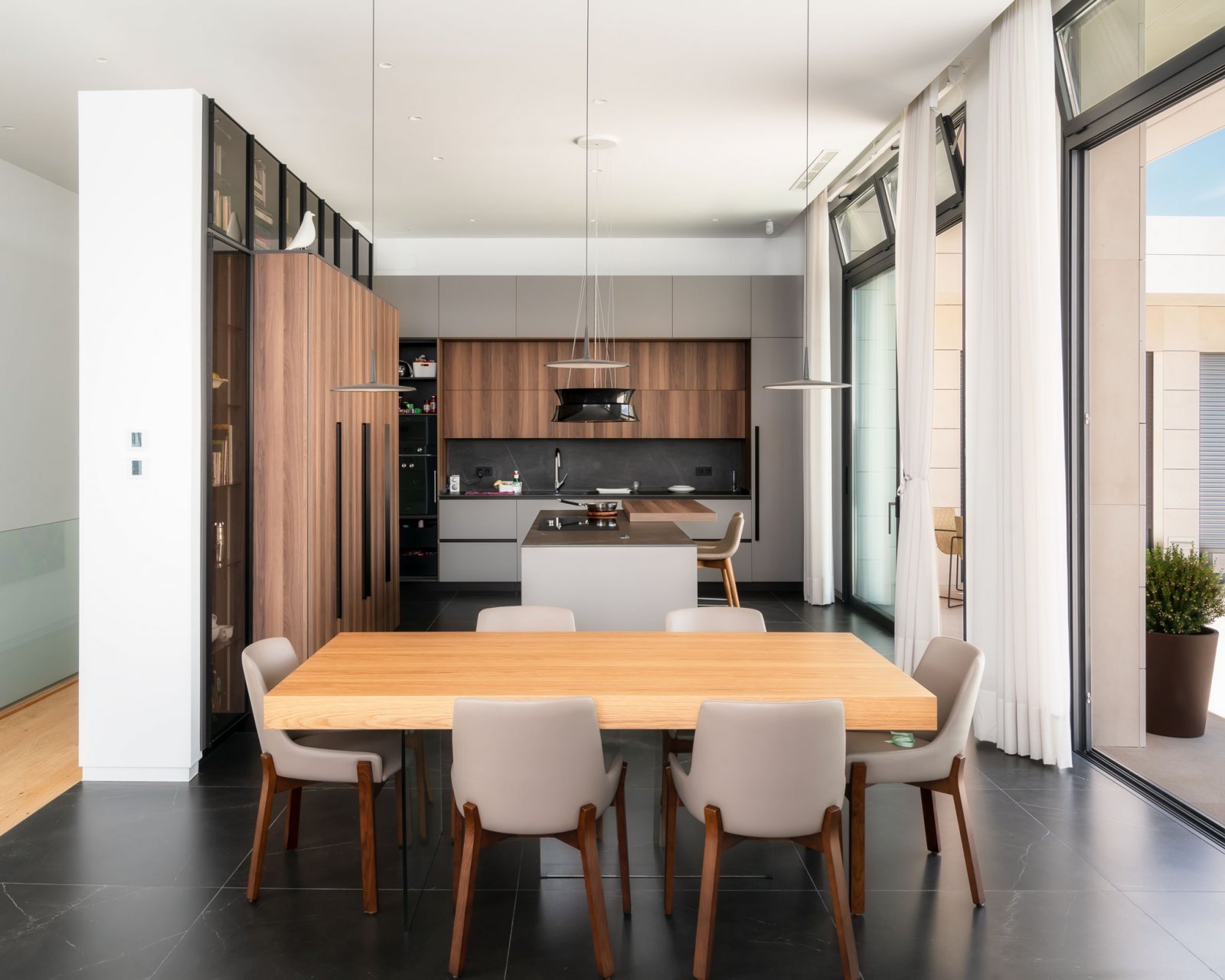  In der charmanten Stadt Molina de Segura gelegen, bietet dieser Wohnkomplex 34 unabhängige Häuser, die Komfort und Modernität vereinen. Die Immobilie