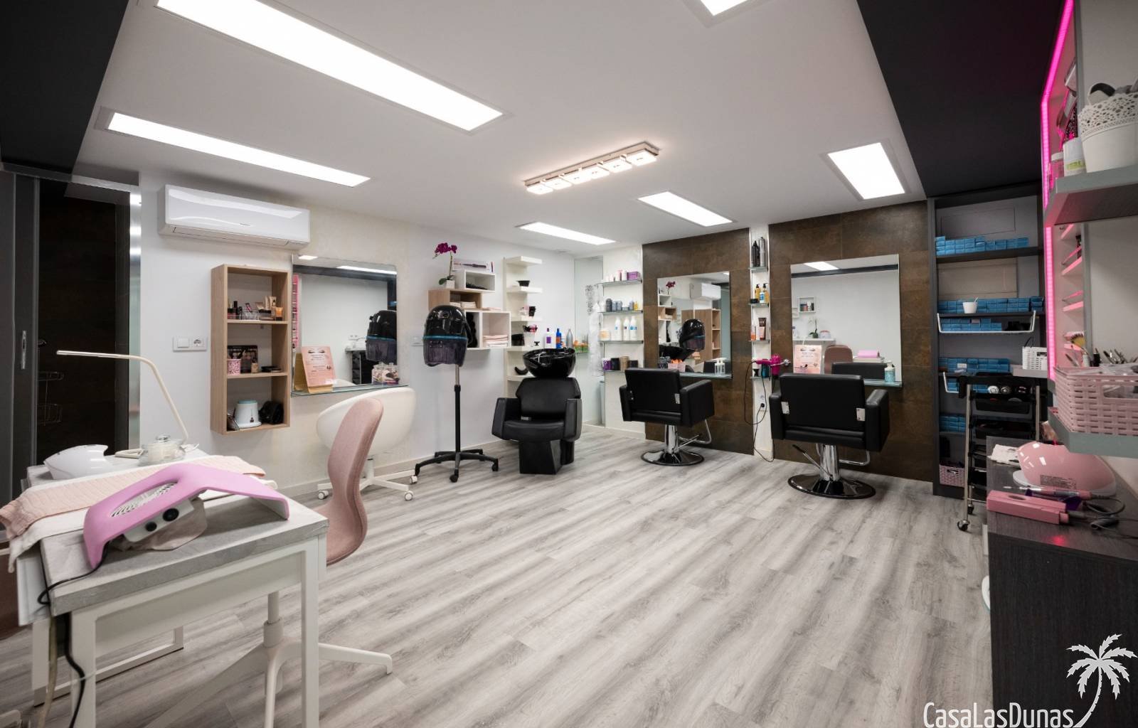  Suchen Sie Ruhe und gleichzeitig alle Annehmlichkeiten, um ein luxuriöses Leben zu führen? Dann ist diese Luxusvilla das Haus, von dem Sie schon imme