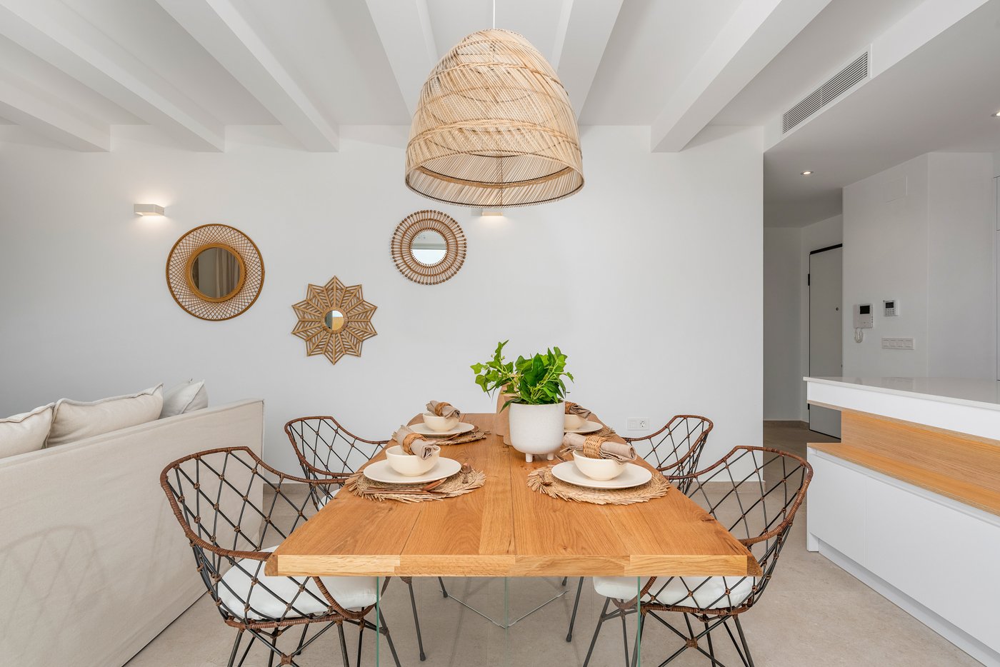  In der charmanten Stadt Los Alcázares gelegen, bietet dieser Komplex von 6 unabhängigen Immobilien einen exklusiven Lebensstil in einer privilegierte