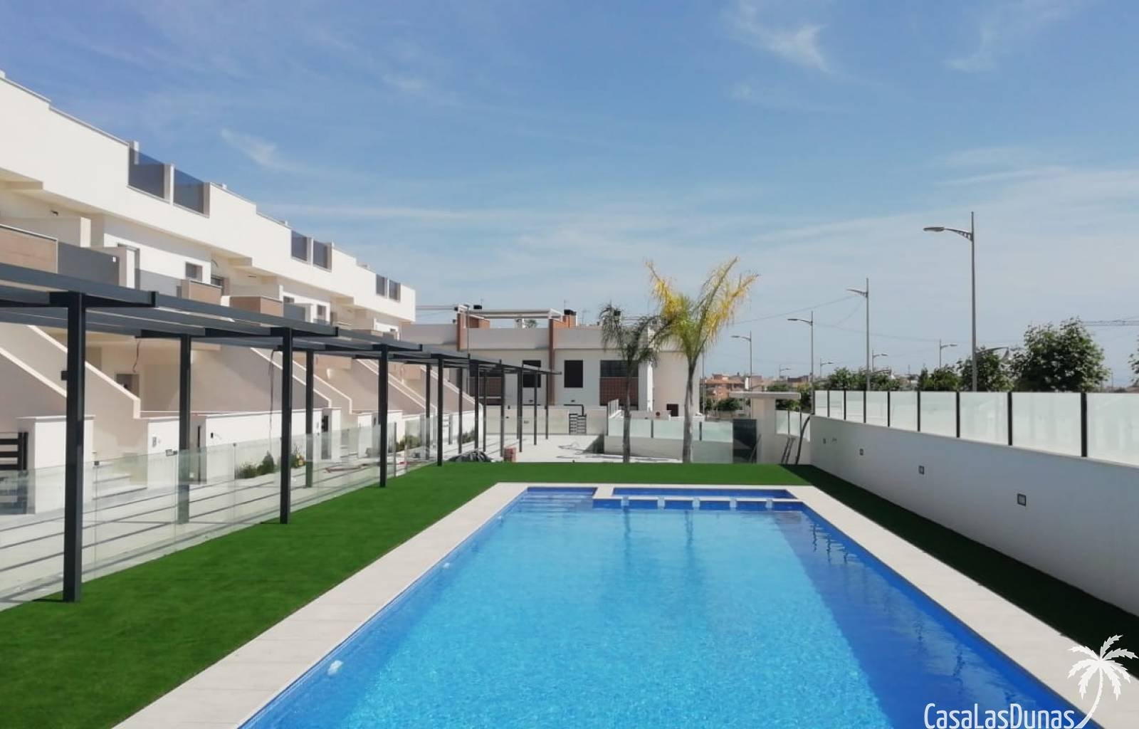  Im lebhaften Dorf Pilar de la Horadada, dem südlichsten Punkt der Costa Blanca, finden wir dieses schöne Projekt mit geräumigen Apartments. Die Häuse