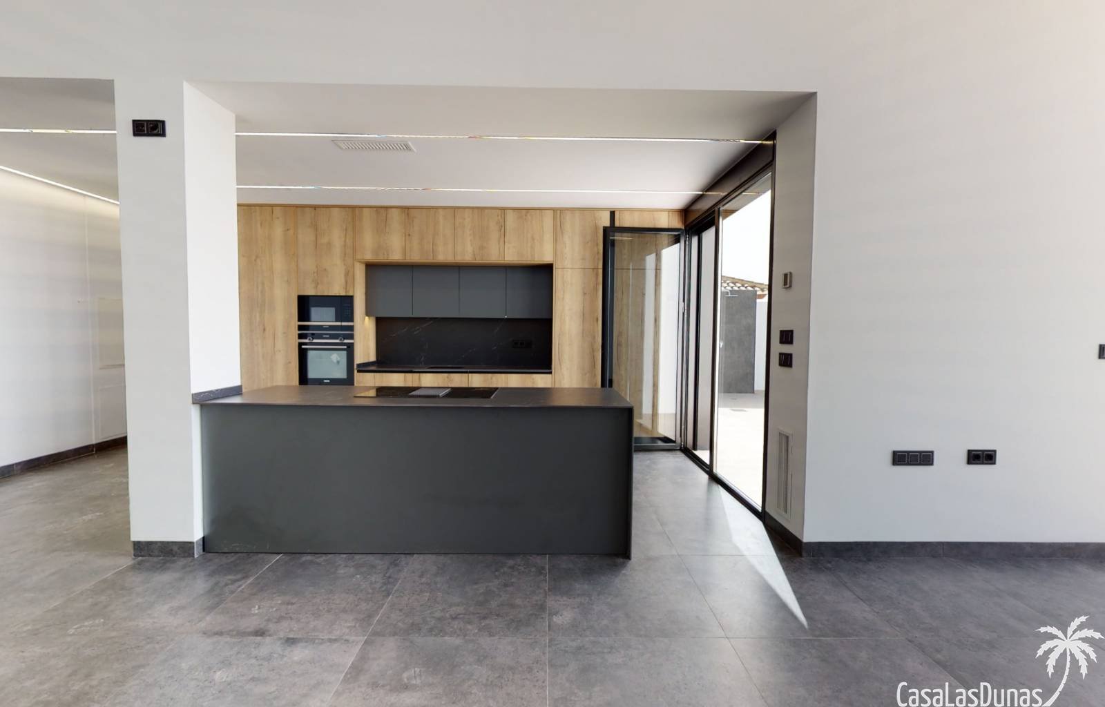  Am Rande des Dorfes Villamartin, im Stadtteil Blue Lagoon, finden wir diese neue, bezugsfertige Villa. Die Lage ist ruhig, die Einrichtungen sind jed