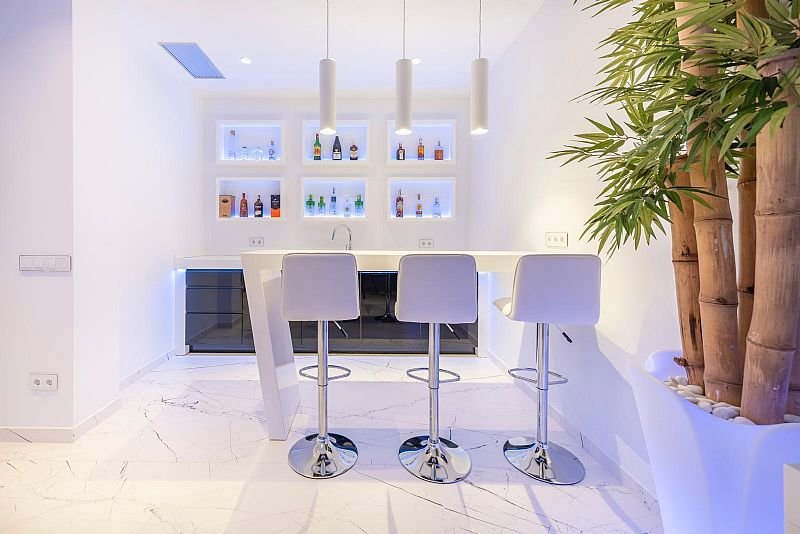  Diese exklusive Villa befindet sich in der schönen Stadt Calpe und bietet eine privilegierte Umgebung nur 1 km vom Meer entfernt. Entworfen für dieje