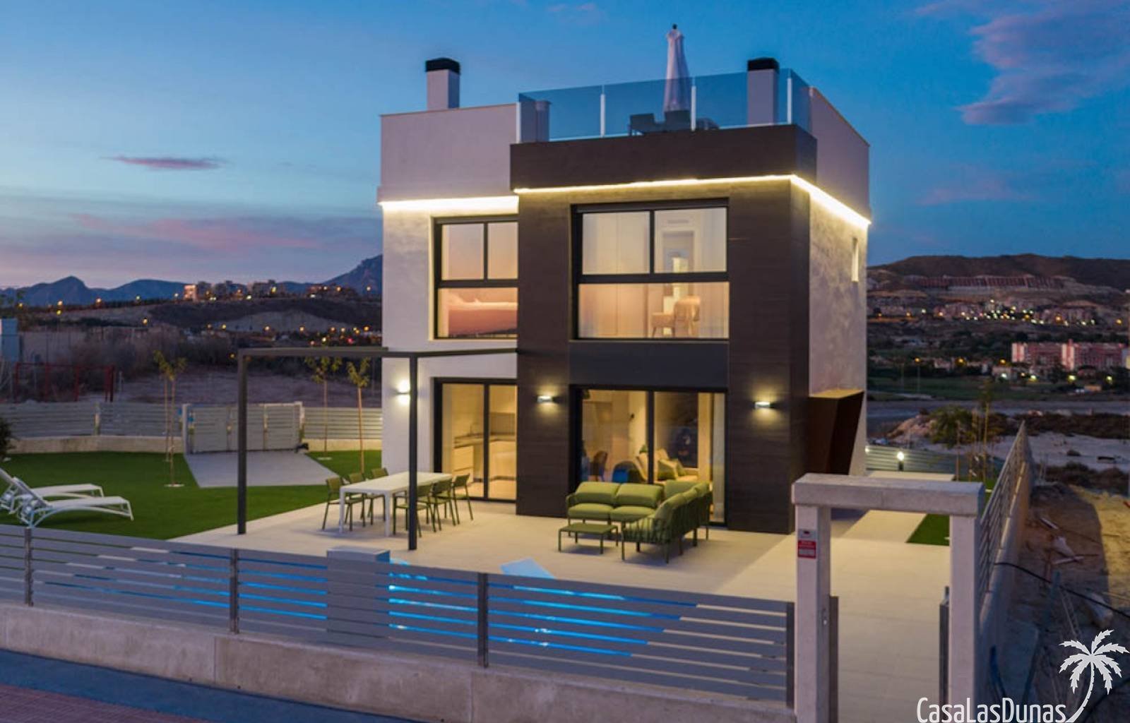  Dieses Projekt in Cotoveta besteht aus 36 beeindruckenden Villen, von denen viele einen wunderschönen Blick auf die Küste von El Campello und Alicant