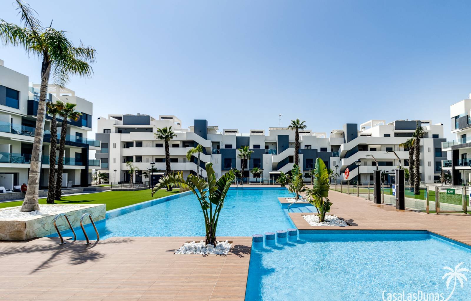  Oasis Beach XV ist ein Komplex von 130 Apartments, die die Wahl zwischen zwei oder drei Schlafzimmern und zwei Badezimmern haben, die um eine große G