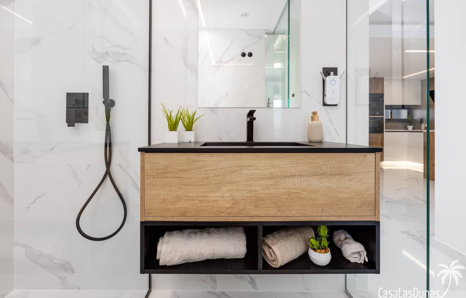  Oasis Beach XV ist ein Komplex von 130 Apartments, die die Wahl zwischen zwei oder drei Schlafzimmern und zwei Badezimmern haben, die um eine große G