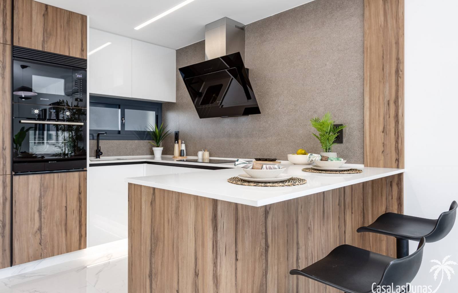  Oasis Beach XV ist ein Komplex von 130 Apartments, die die Wahl zwischen zwei oder drei Schlafzimmern und zwei Badezimmern haben, die um eine große G