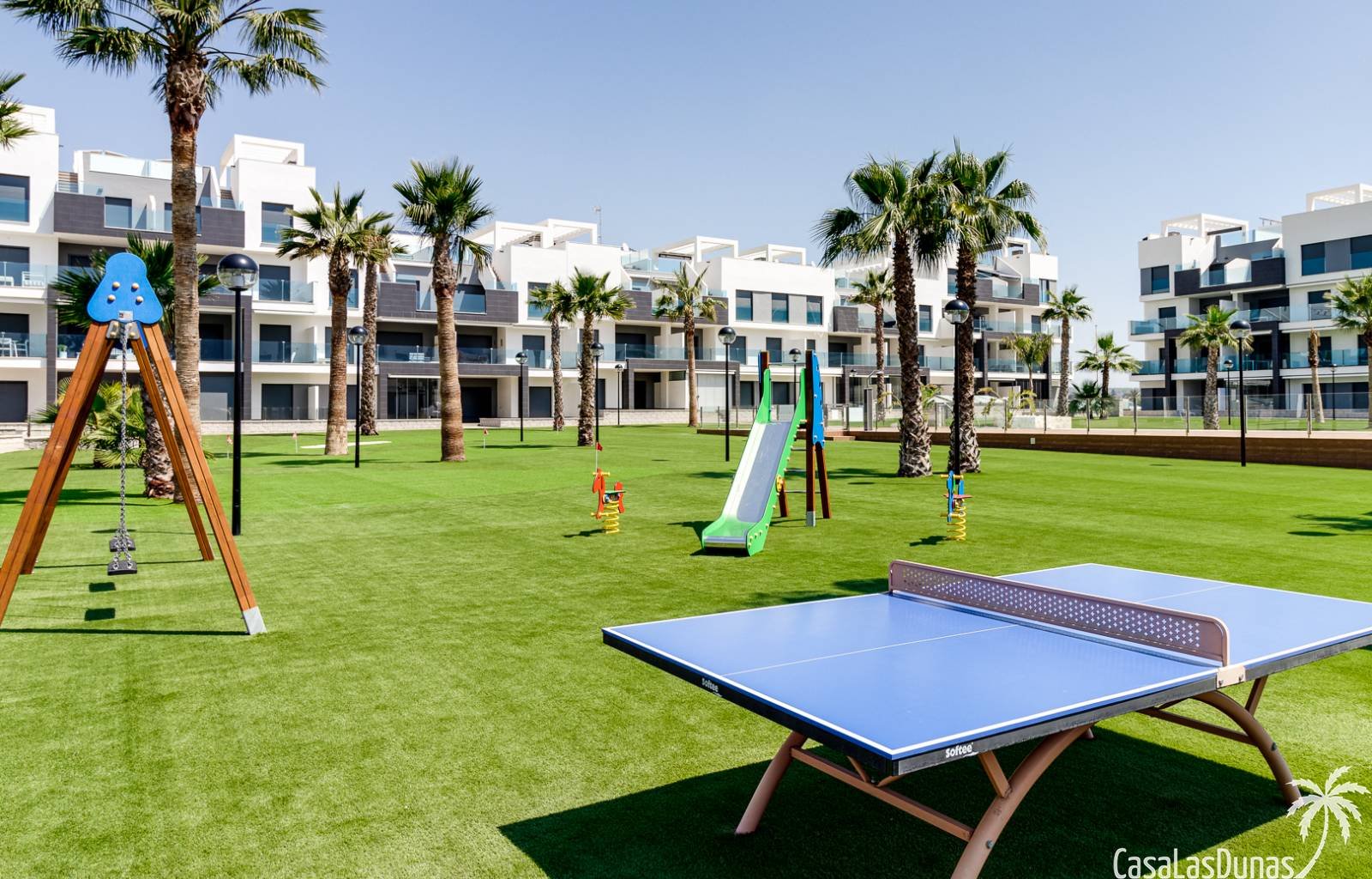  Oasis Beach XV ist ein Komplex von 130 Apartments, die die Wahl zwischen zwei oder drei Schlafzimmern und zwei Badezimmern haben, die um eine große G