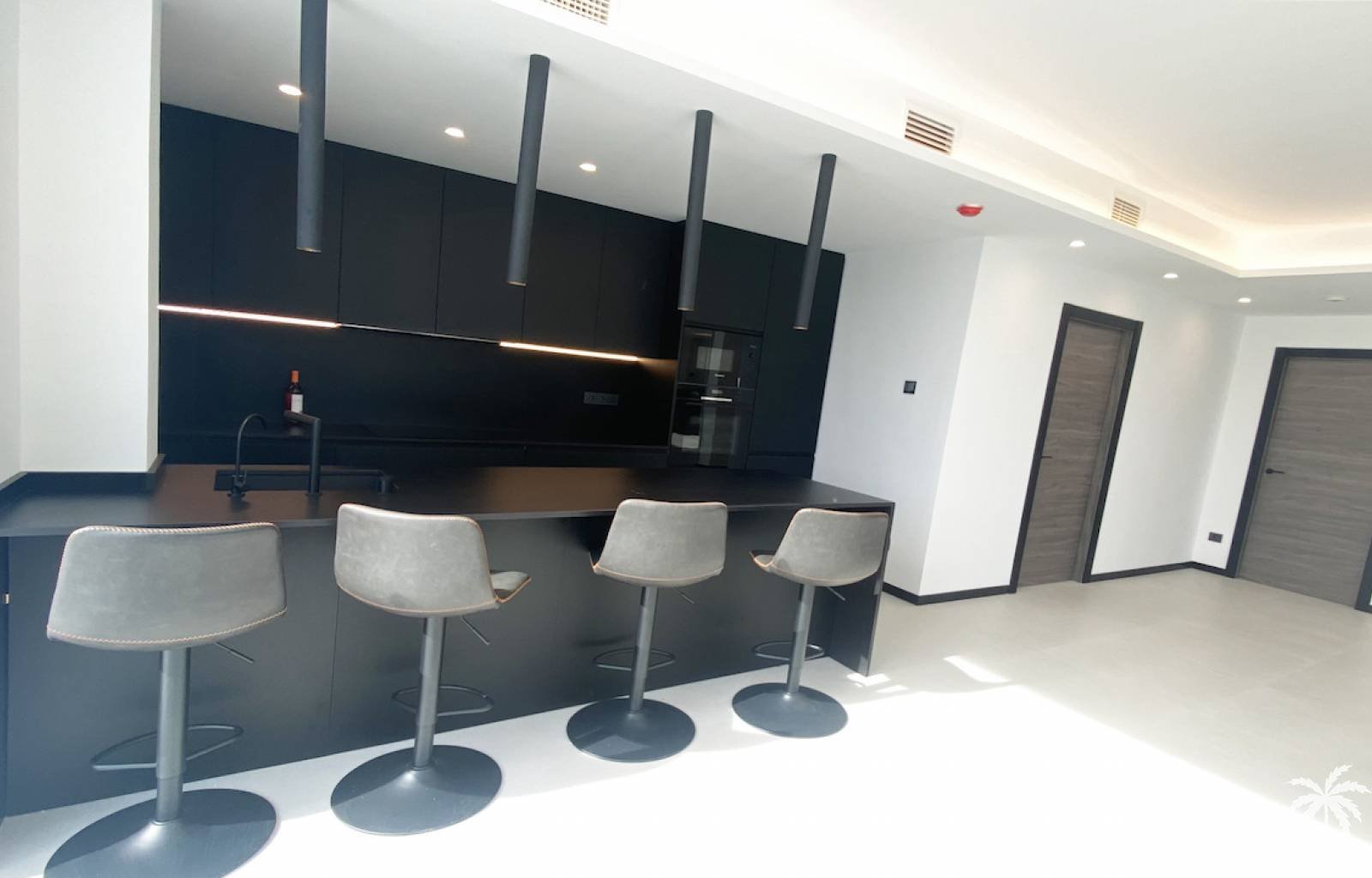  Tolles und großes Neubau-Villa-Projekt in Torrevieja. Diese Villa befindet sich in einer großartigen Stadt mit Stränden und Annehmlichkeiten rundheru