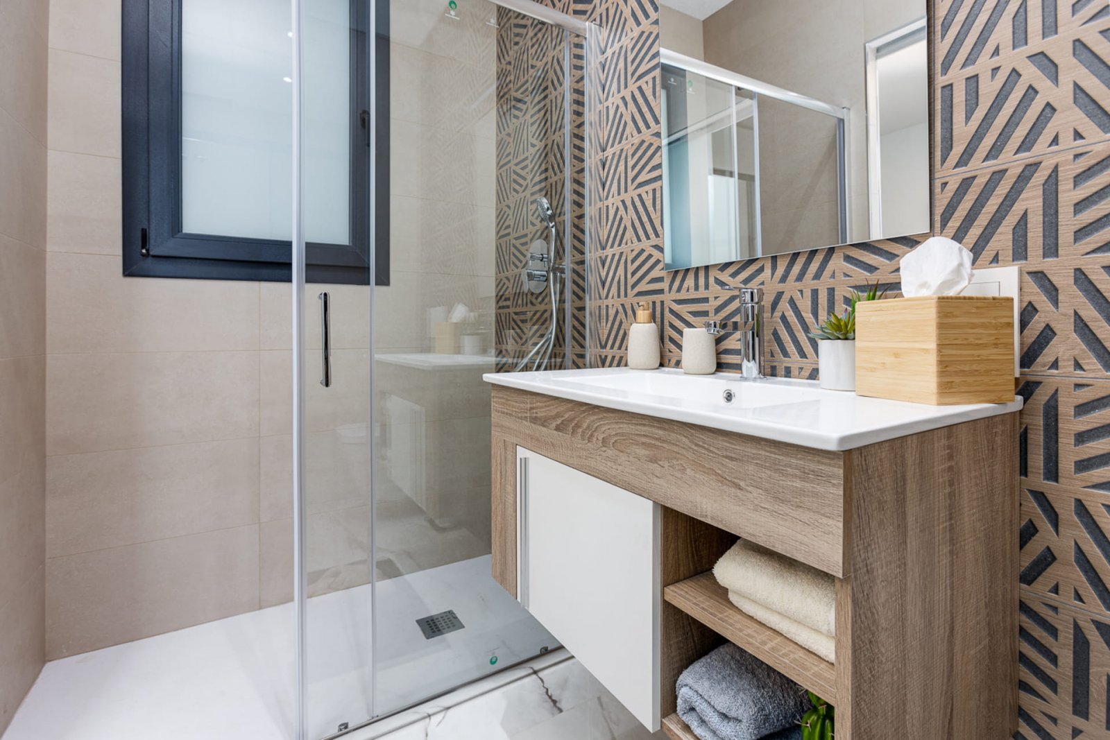  In der charmanten Ciudad Quesada gelegen, bietet diese exklusive Gemeinschaft insgesamt 84 Immobilien, aufgeteilt in High-Bungalows und Low-Bungalows