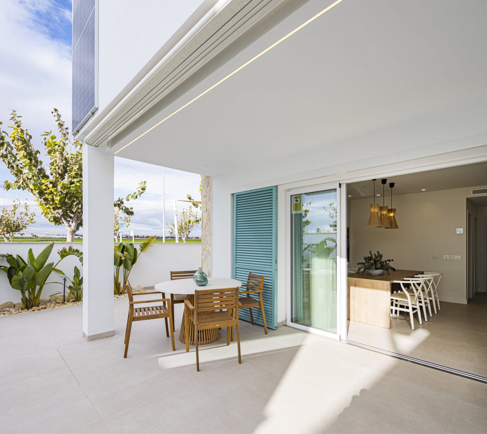  In der charmanten Gemeinde Pilar de la Horadada gelegen, bietet dieser Wohnkomplex eine Auswahl an hohen und niedrigen Bungalows, die für diejenigen 