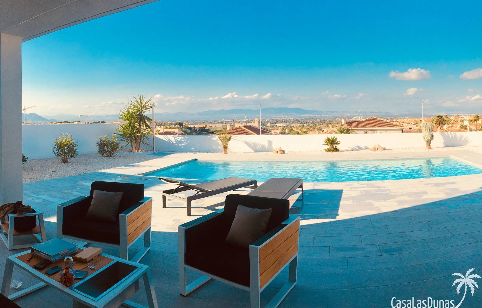  Diese Luxusvillen werden in Benijofar gebaut. Die Fotos zeigen eine Reihe von Optionen, daher kann Ihre Wahl leicht abweichen.
 Die Häuser verfügen ü