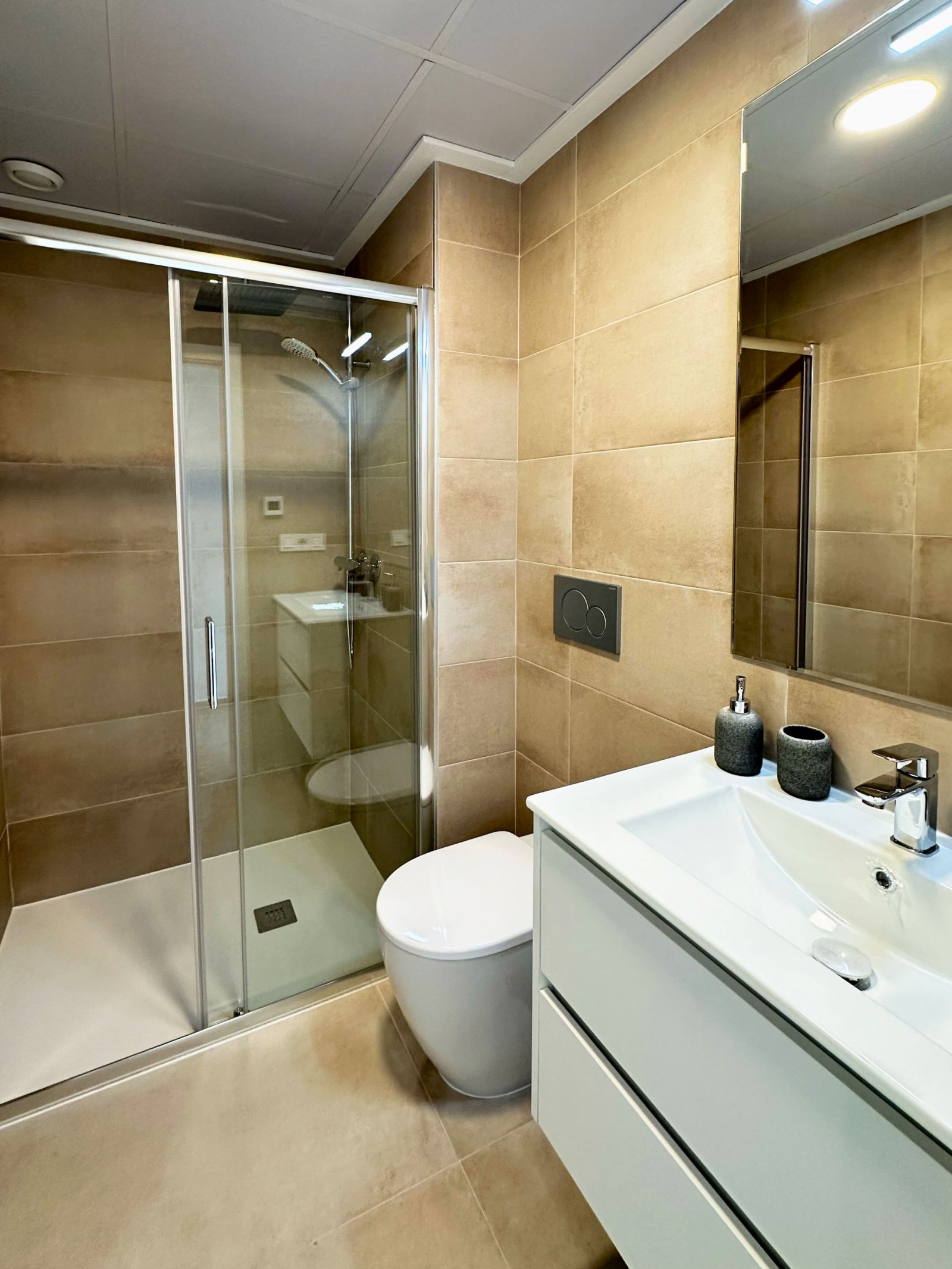  Diese exklusive Sammlung von Häusern befindet sich in der charmanten Stadt Dolores und bietet einen außergewöhnlichen Lebensstil in einer ruhigen und