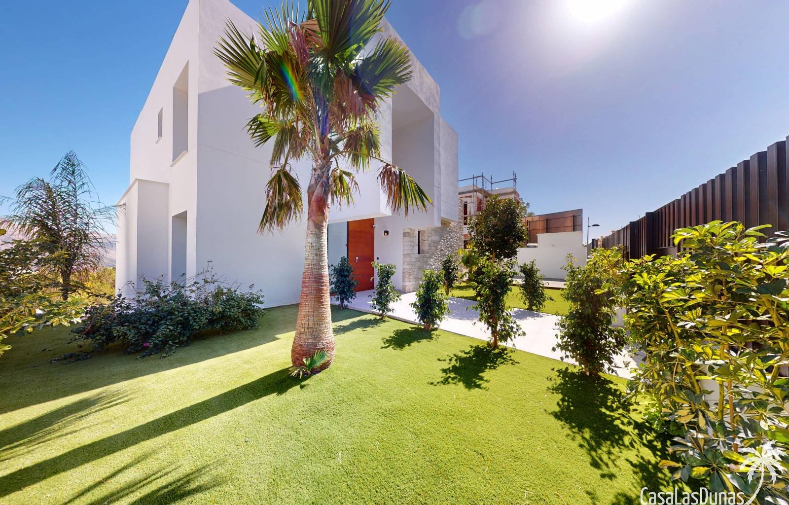  Im sonnenverwöhnten Polop an der Costa Blanca entstehen 6 wunderschöne Villen mit privaten Pools. Die Häuser befinden sich in einer sehr schönen Lage