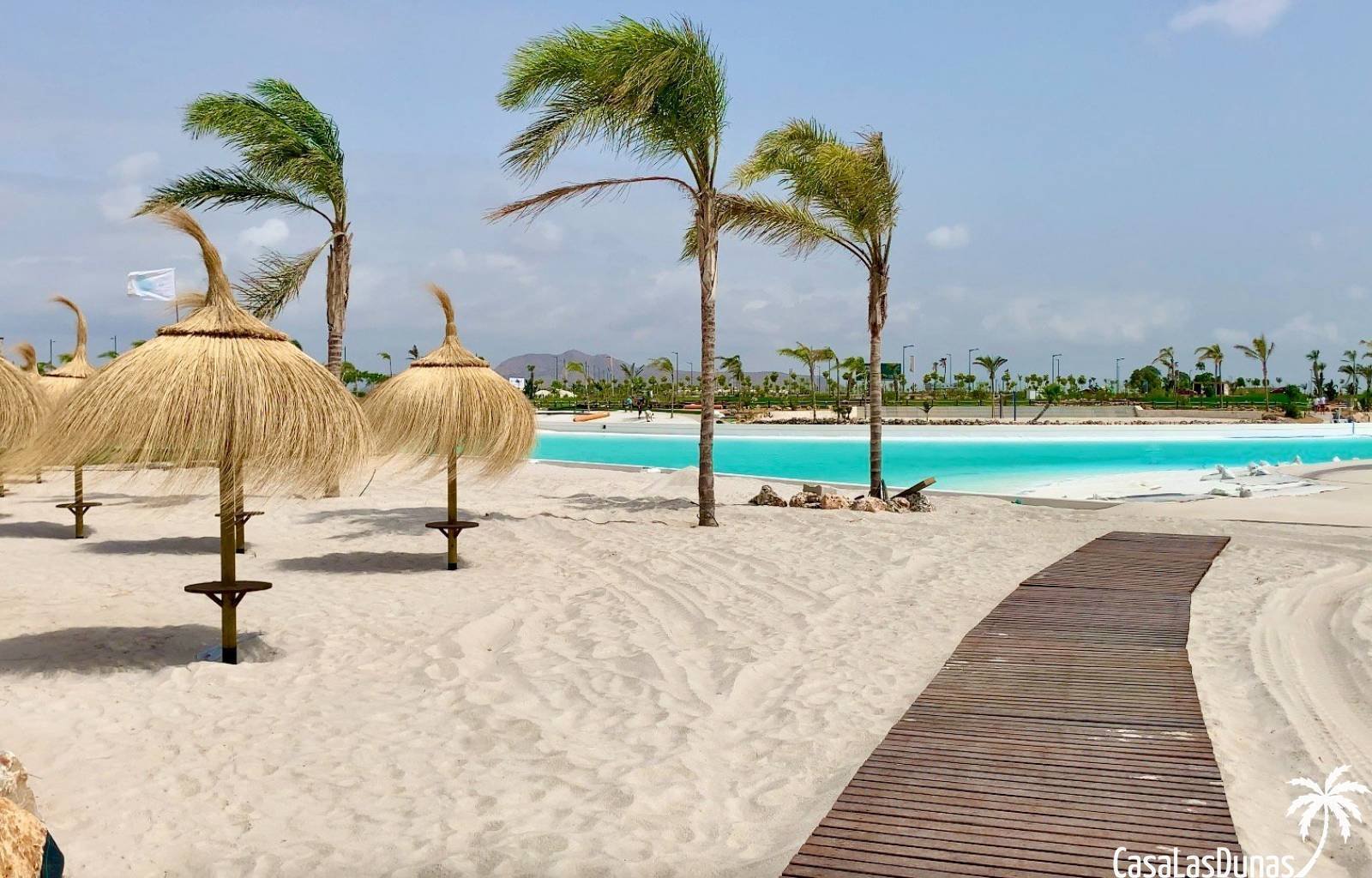  Luxusvillen in ausgezeichneter Lage an der Costa Calida. Die Häuser verfügen über 3 Schlafzimmer und nicht weniger als 4 Badezimmer sowie ein Gäste-W