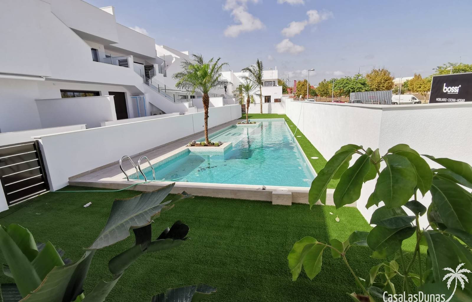  In Pilar de la Horadada entsteht ein wunderschöner Komplex aus Wohnungen und Villen. Die erste Phase ist fast ausverkauft, aber in Phase 2 stehen wei