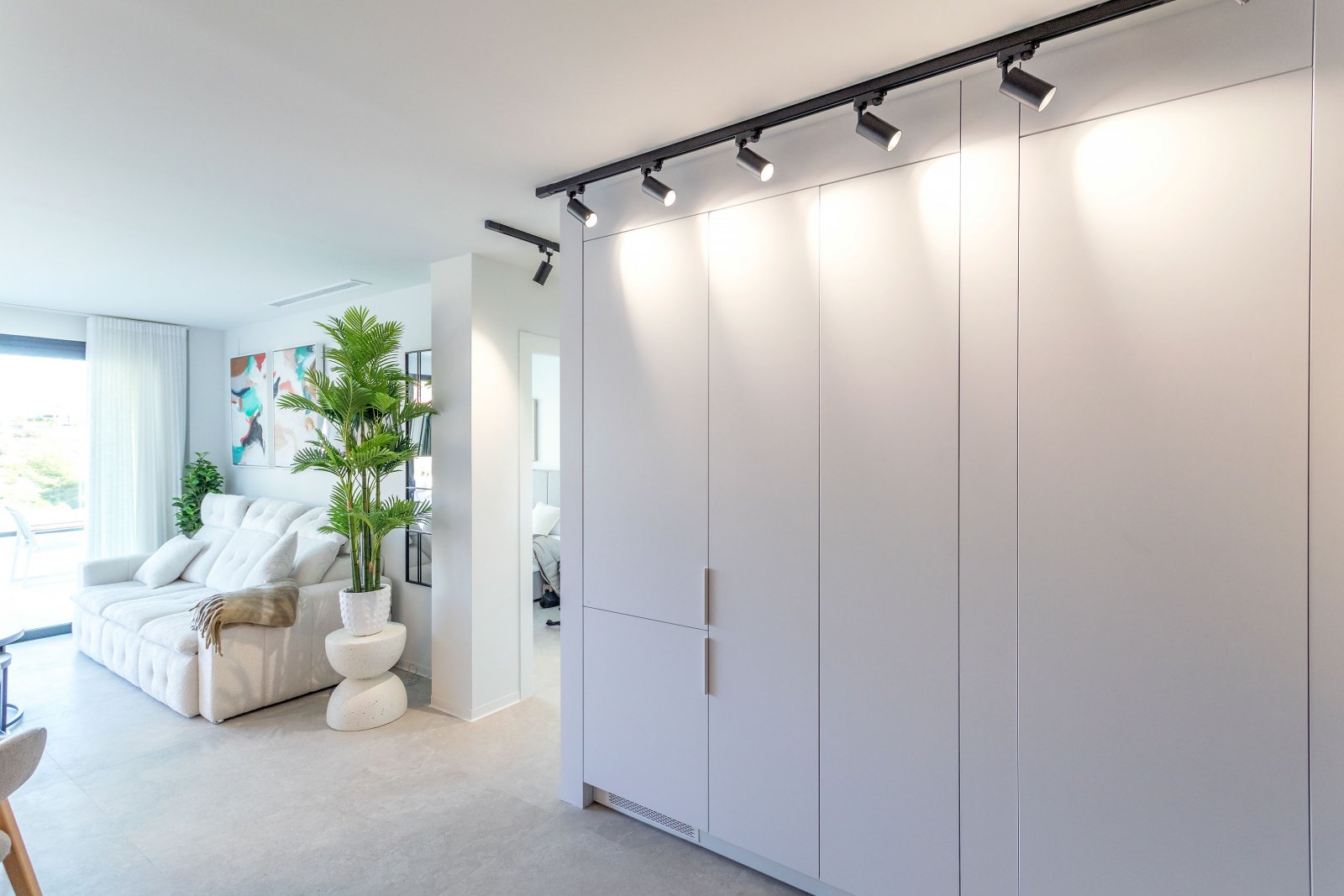  In der charmanten Stadt Finestrat gelegen, bietet diese Residenz eine exklusive Auswahl von 10 Immobilien, darunter Apartments und Penthäuser. Entwor