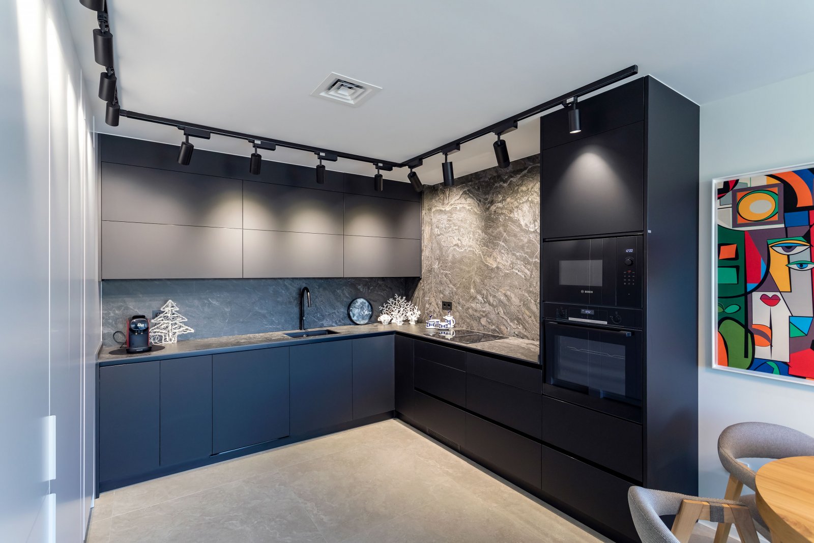  In der charmanten Stadt Finestrat gelegen, bietet diese Residenz eine exklusive Auswahl von 10 Immobilien, darunter Apartments und Penthäuser. Entwor