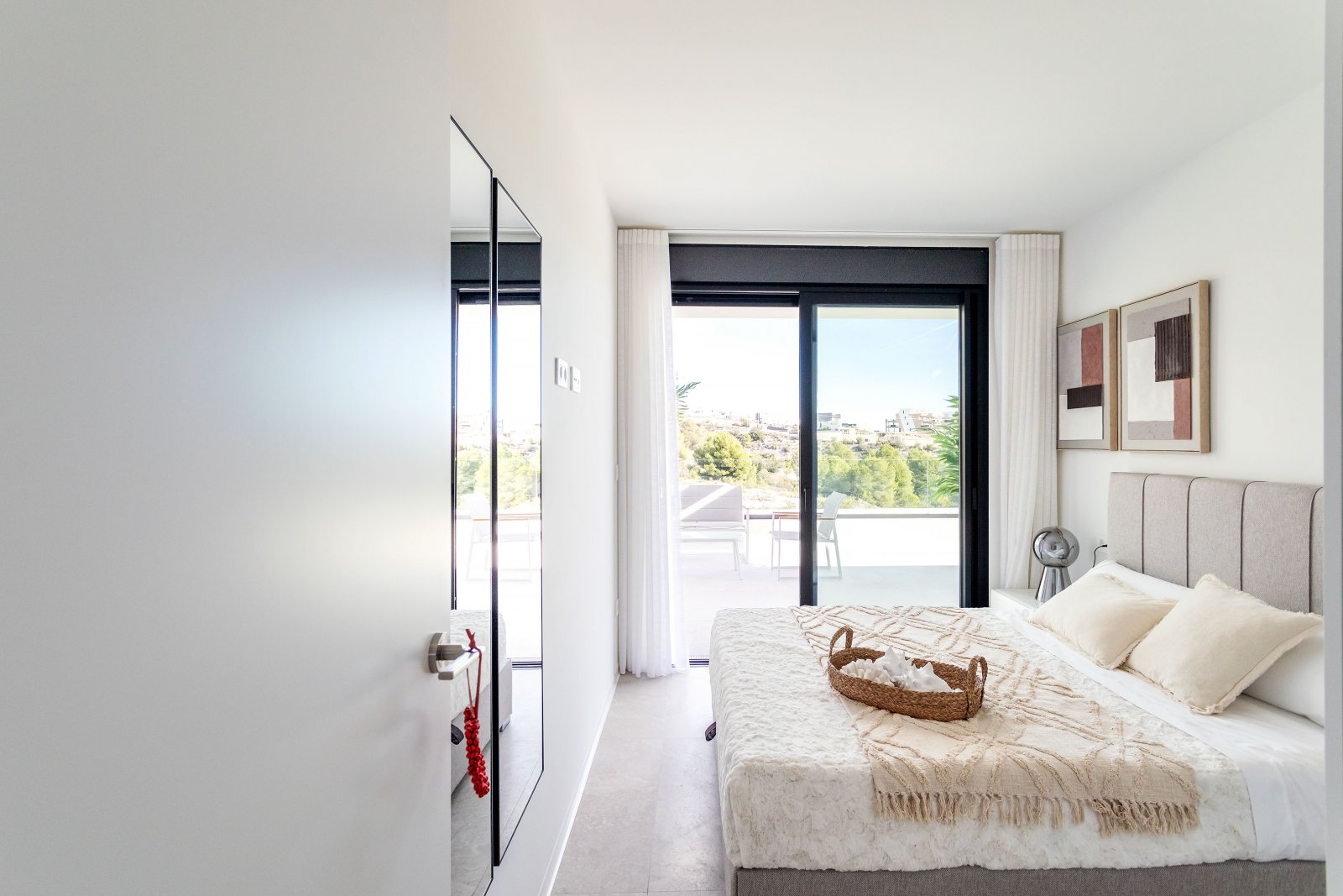  In der charmanten Stadt Finestrat gelegen, bietet diese Residenz eine exklusive Auswahl von 10 Immobilien, darunter Apartments und Penthäuser. Entwor