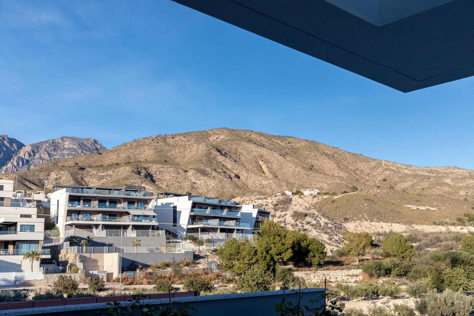  In der charmanten Stadt Finestrat gelegen, bietet diese Residenz eine exklusive Auswahl von 10 Immobilien, darunter Apartments und Penthäuser. Entwor