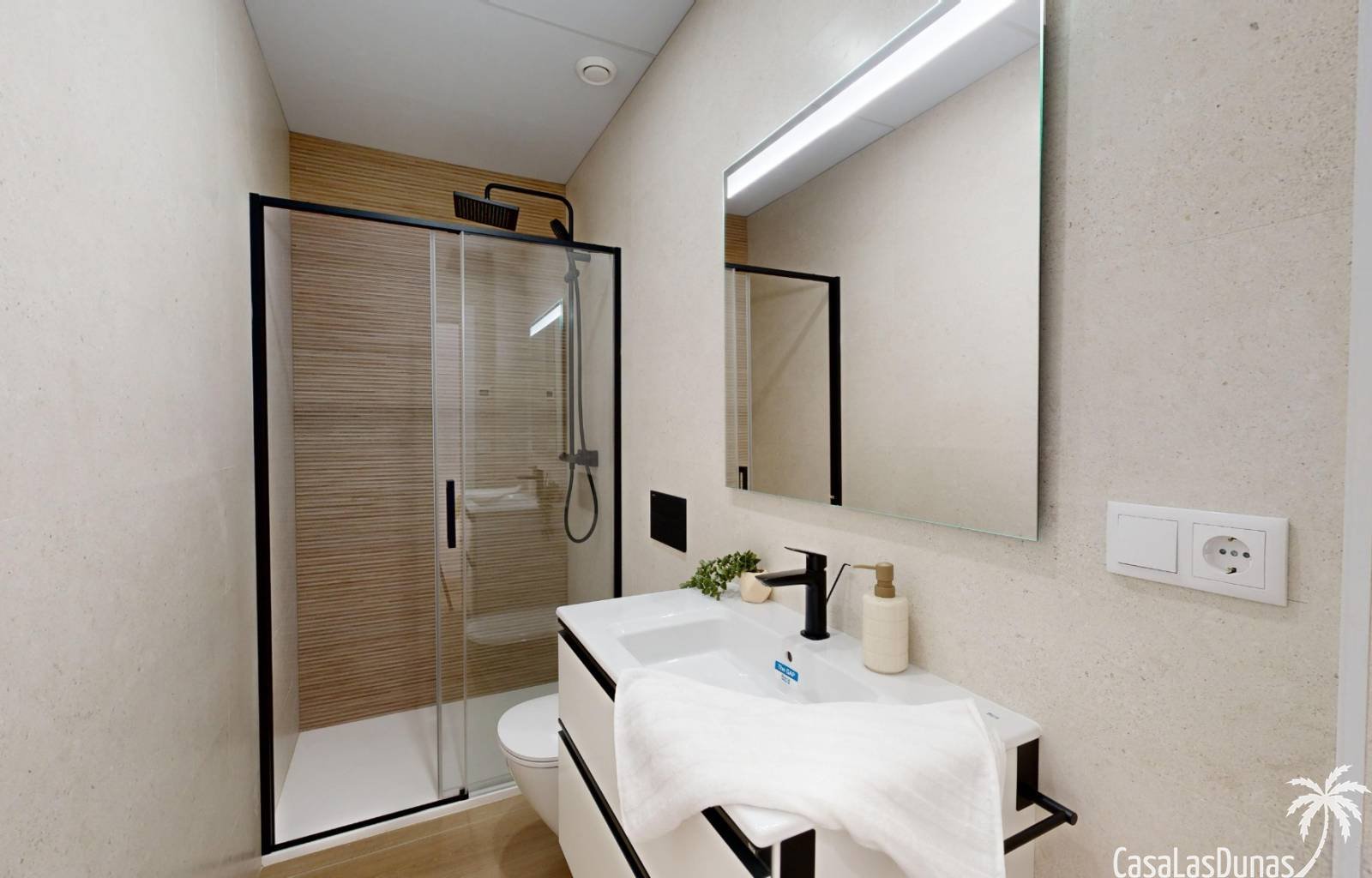  Diese wunderschönen neuen Apartments liegen direkt im Zentrum von Guardamar, nur 600 Meter vom Sandstrand entfernt. Sie sind geräumig, mit 3 Schlafzi