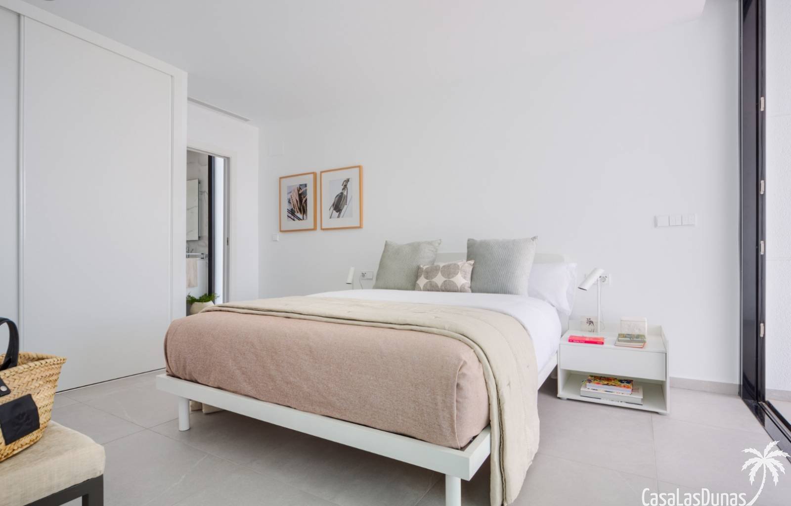  Dieses besondere Modell zeichnet sich durch die einzigartige Lage des Swimmingpools und das enorme Platzangebot, das diese Villa bietet, aus. Das rep