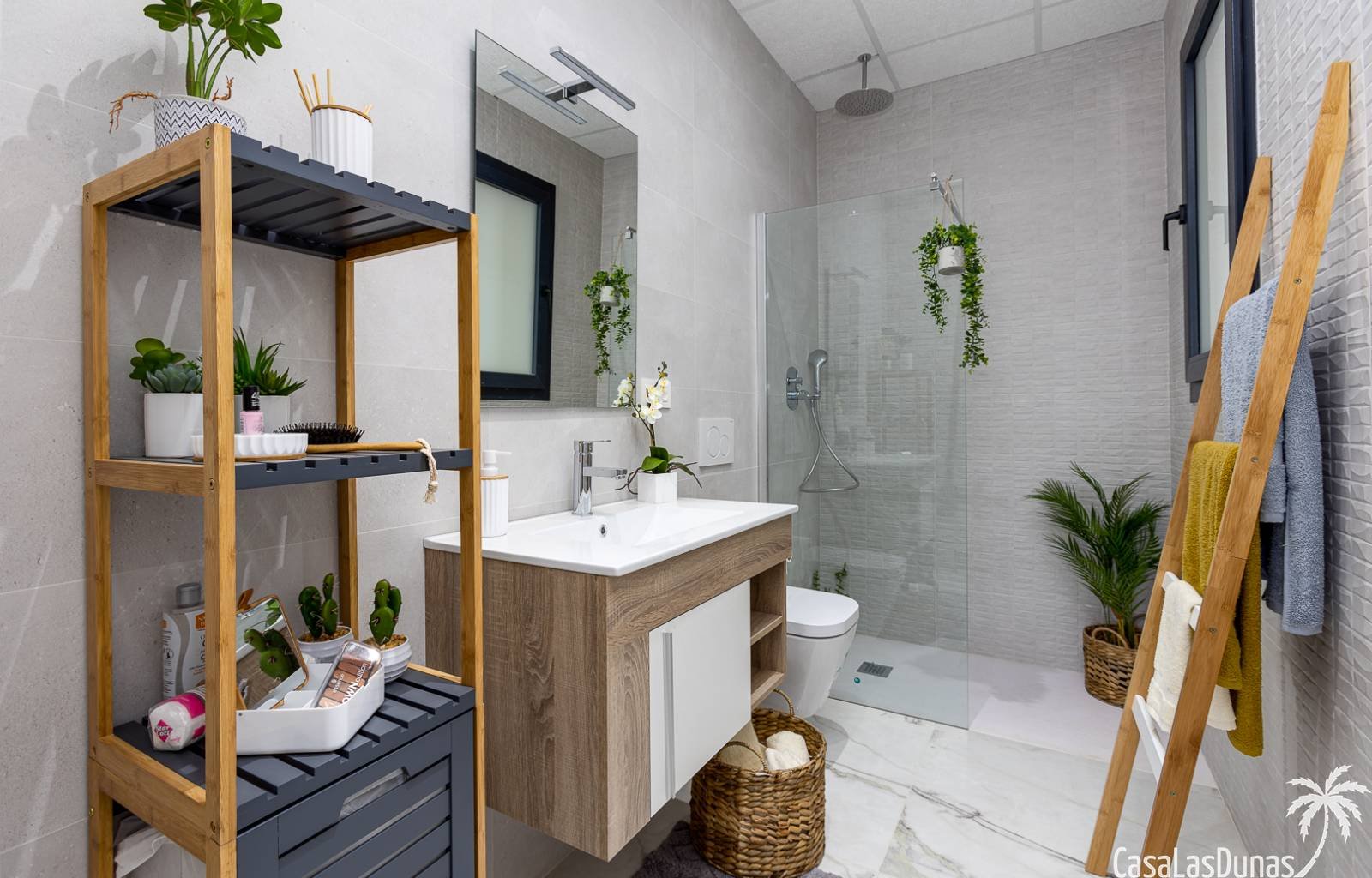  Diese schöne Wohnanlage besteht aus einem modernen Gebäude mit 31 Häusern mit 2 Schlafzimmern, 2 Bädern und großen Terrassen von 20 m², Tiefgarage, w