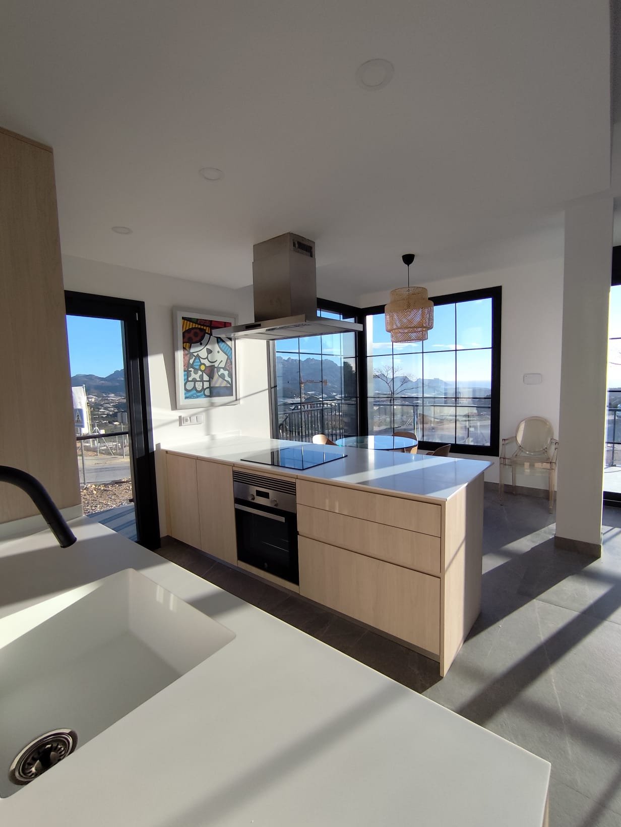  In der charmanten Stadt Polop gelegen, bieten diese Reihenhäuser eine ruhige und einladende Umgebung. Mit insgesamt sechs verfügbaren Immobilien ist 