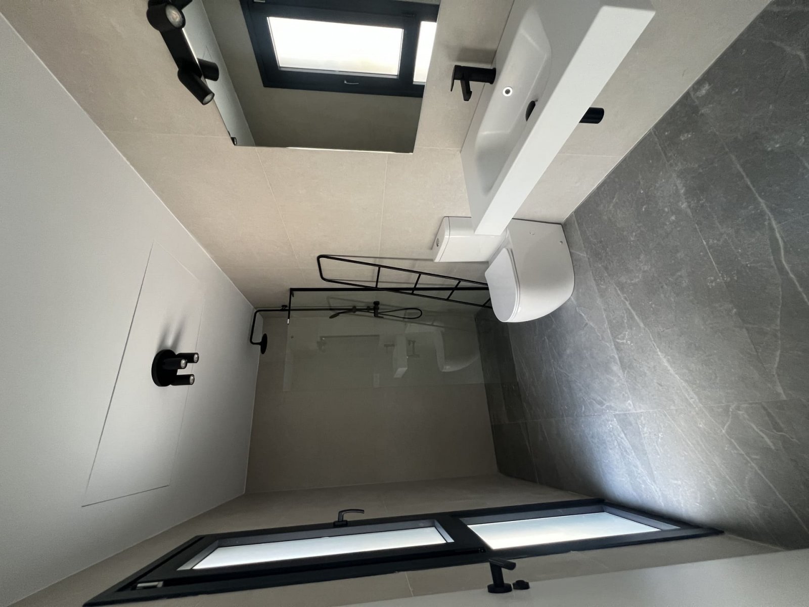  In der charmanten Stadt Polop gelegen, bieten diese Reihenhäuser eine ruhige und einladende Umgebung. Mit insgesamt sechs verfügbaren Immobilien ist 