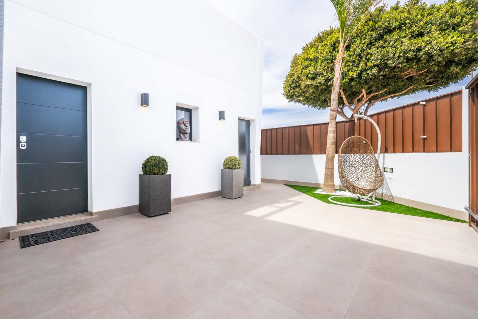  In der charmanten Ortschaft Torre-Pacheco gelegen, bietet diese Wohnanlage 36 unabhängige Wohnhäuser, die für diejenigen entworfen wurden, die einen 