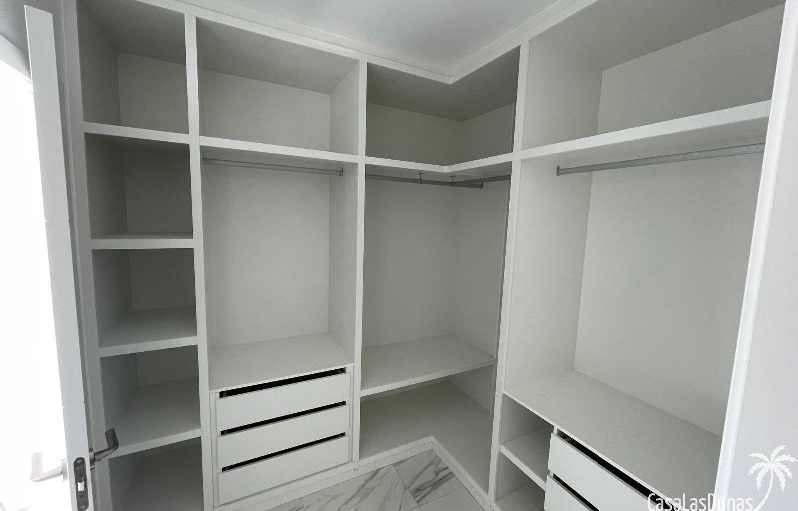  Bauen Sie Ihre eigene Traumvilla in Pinoso ! Es besteht die Möglichkeit, zwischen einem traditionellen Baustil und einem modernen Stil zu wählen. Das