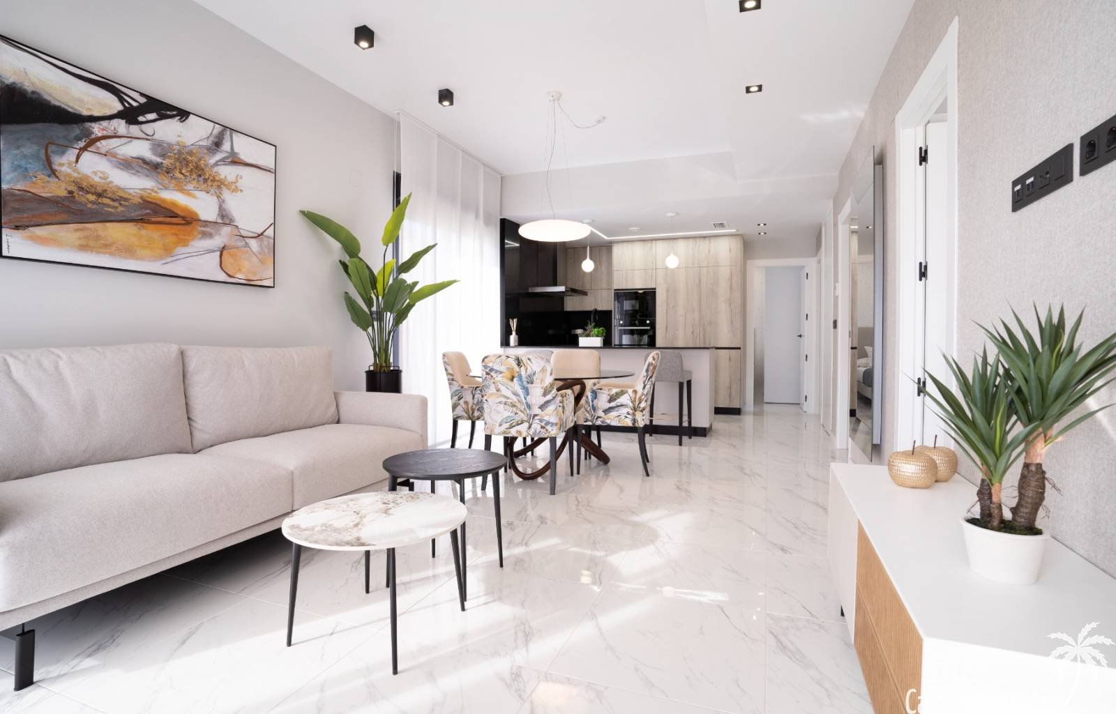  An der Costa Blanca Süd, in Pilar de la Horadada, finden wir diesen prächtigen, kürzlich erbauten Komplex mit mehreren Wohnungen. Es gibt Häuser mit 