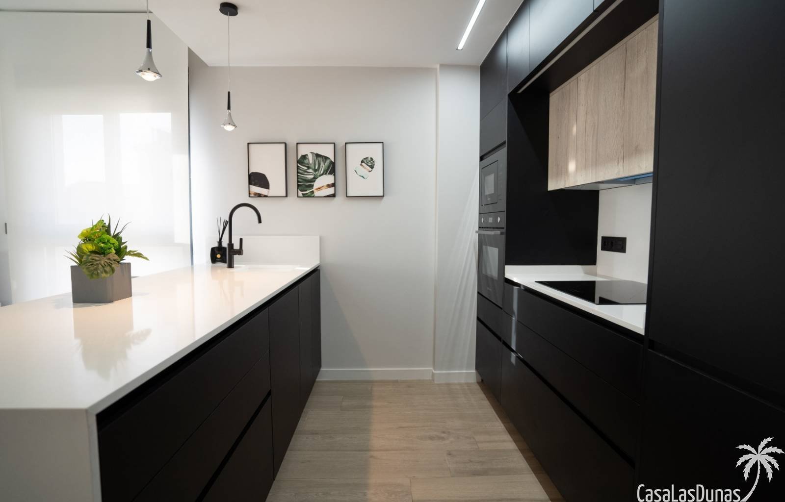  An der Costa Blanca Süd, in Pilar de la Horadada, finden wir diesen prächtigen, kürzlich erbauten Komplex mit mehreren Wohnungen. Es gibt Häuser mit 