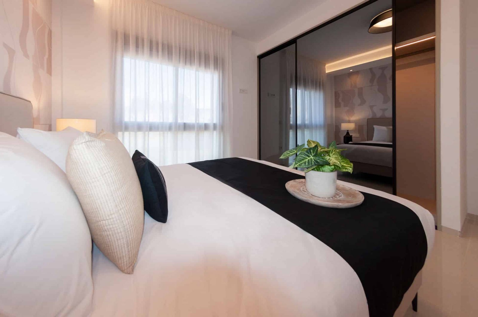  In der charmanten Ciudad Quesada gelegen, bietet diese freistehende Immobilie ein exklusives Wohnerlebnis. Für diejenigen, die Privatsphäre und Komfo