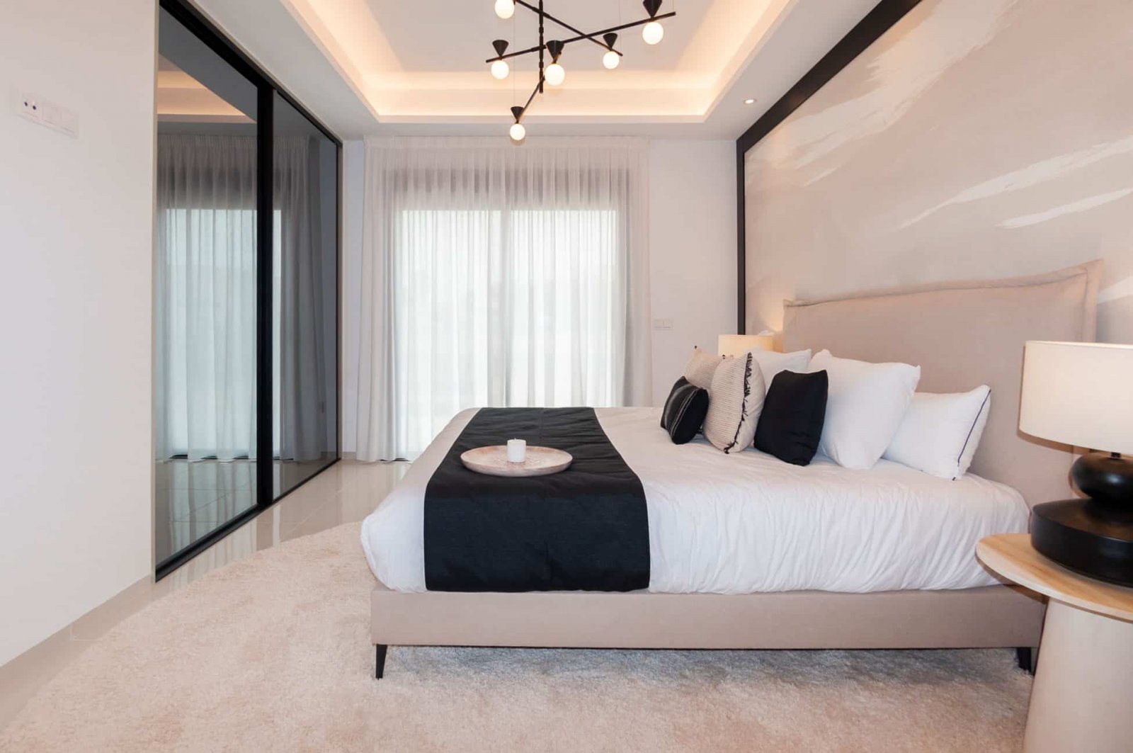  In der charmanten Ciudad Quesada gelegen, bietet diese freistehende Immobilie ein exklusives Wohnerlebnis. Für diejenigen, die Privatsphäre und Komfo