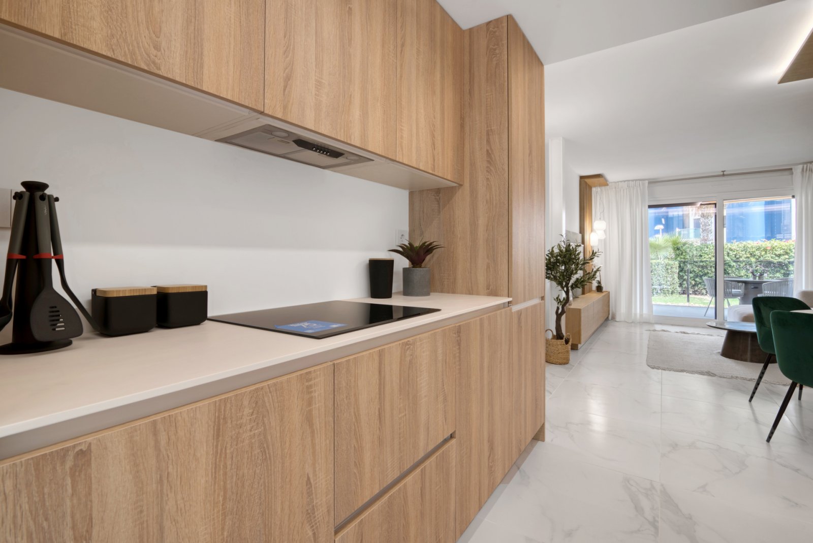  In der schönen Stadt Torrevieja gelegen, bietet diese Residenz eine Auswahl von 87 Immobilien, darunter Apartments, Erdgeschoss und Penthäuser. Mit e