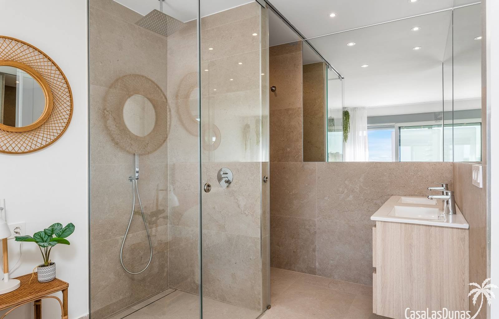  Diese neu gebauten Erdgeschosswohnungen mit drei Schlafzimmern und zwei Bädern verfügen über eine großzügige Terrasse, die Wohnungen im ersten Stock 