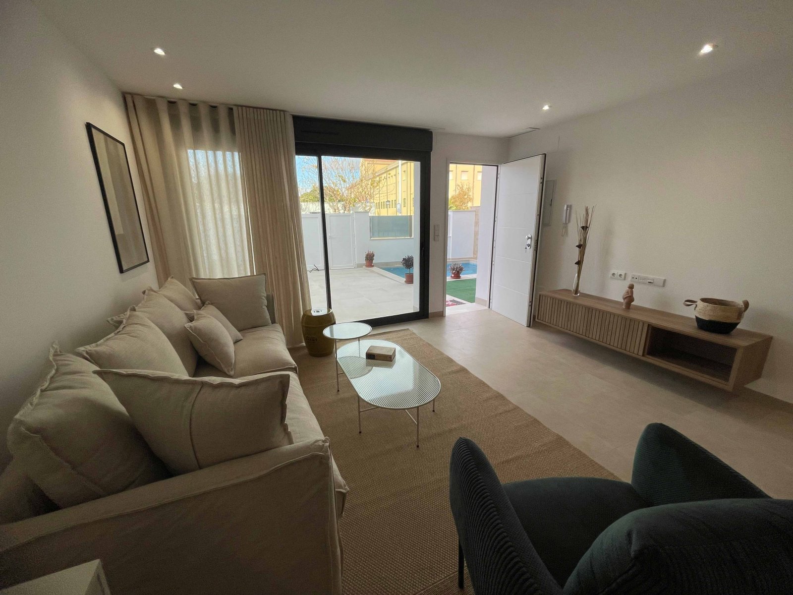  In der charmanten Ortschaft San Pedro del Pinatar gelegen, bietet diese Wohnanlage eine Auswahl an Reihenhäusern, die für diejenigen entworfen wurden