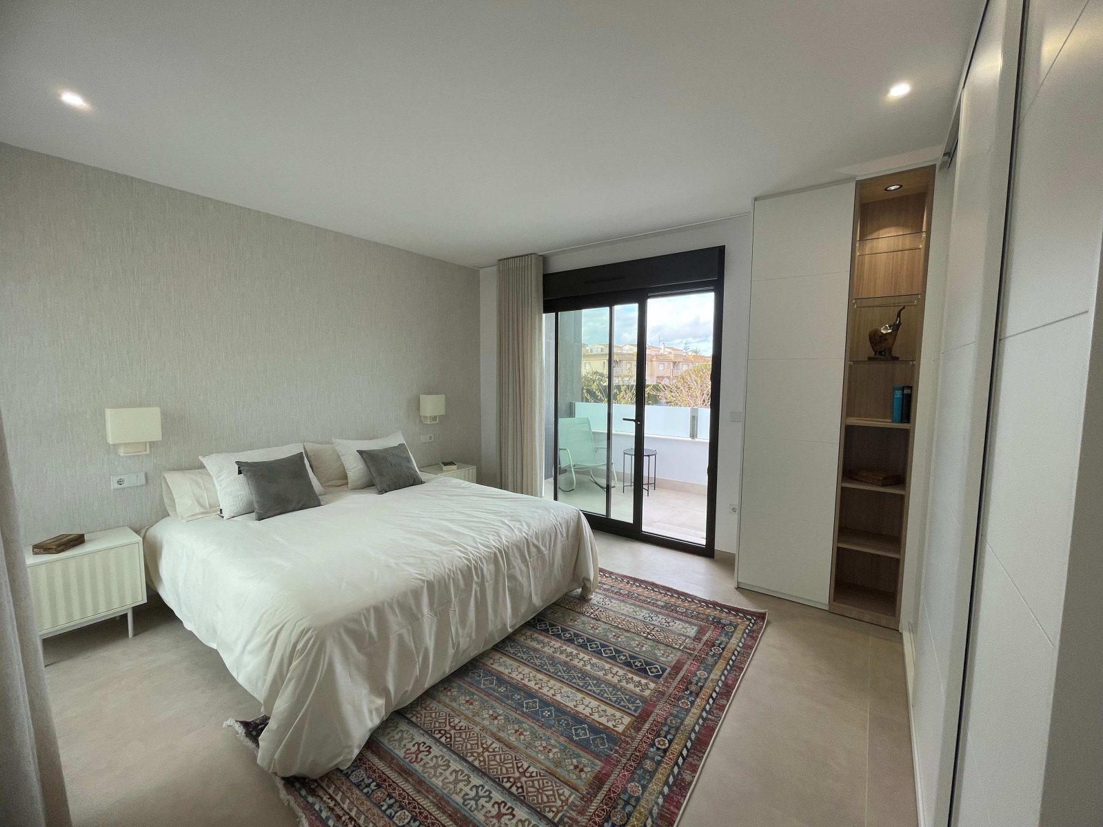  In der charmanten Ortschaft San Pedro del Pinatar gelegen, bietet diese Wohnanlage eine Auswahl an Reihenhäusern, die für diejenigen entworfen wurden