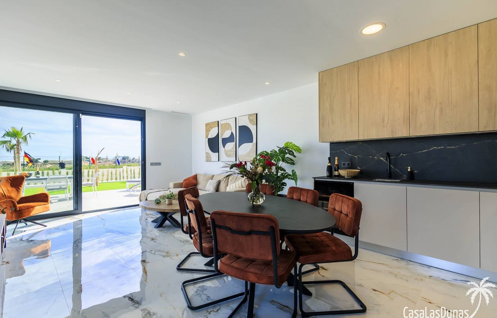  Diese neun Doppelhaushälften mit drei Schlafzimmern und drei Bädern verfügen alle über einen privaten Parkplatz auf ihrem eigenen Privatgrundstück, e