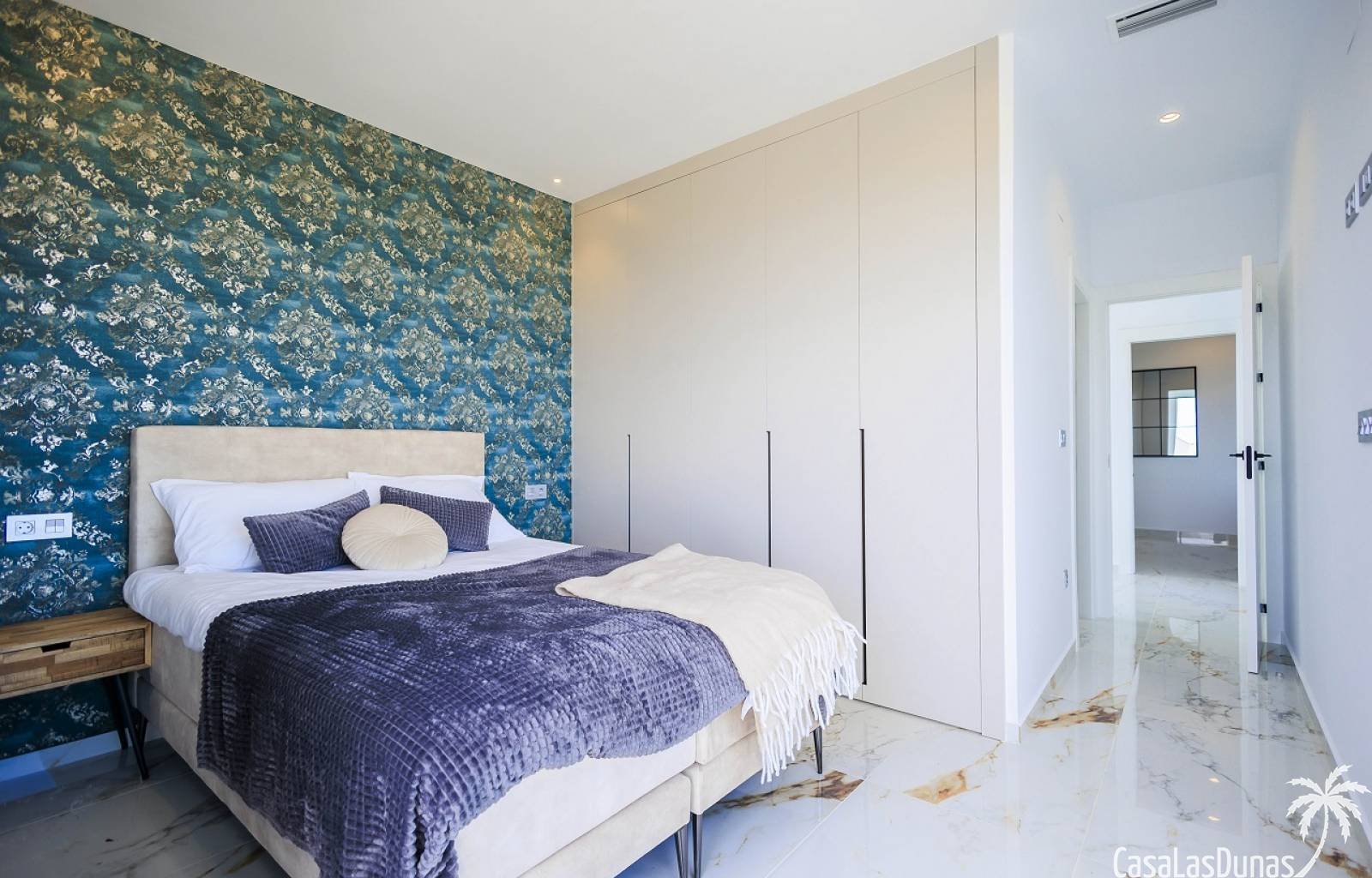  Diese neun Doppelhaushälften mit drei Schlafzimmern und drei Bädern verfügen alle über einen privaten Parkplatz auf ihrem eigenen Privatgrundstück, e